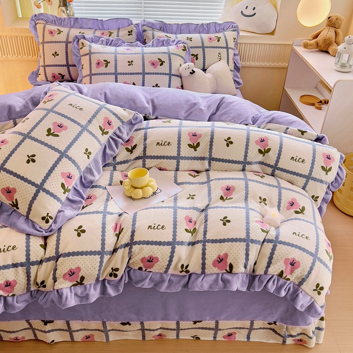 91家纺网 家纺一手货源 找家纺 找底底家纺 2025新款韩版加厚8斤牛奶绒花边四件套（日发50套优惠10元一套） 花田间