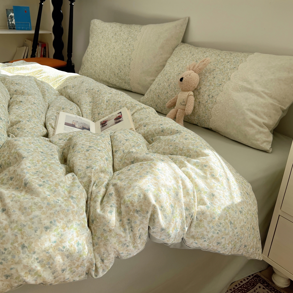 91家纺网 家纺一手货源 找家纺 XIWEN-希文家纺 2025新款全棉淑女花边数码印花磨毛四件套 妃子笑-绿