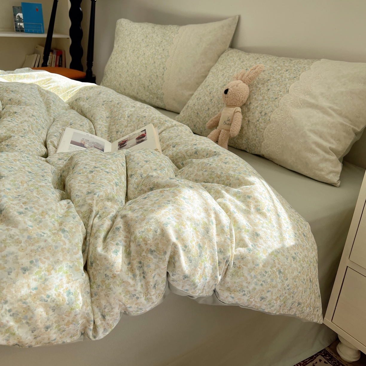 91家纺网 家纺一手货源 找家纺 XIWEN-希文家纺 2025新款全棉淑女花边数码印花磨毛四件套 妃子笑-绿