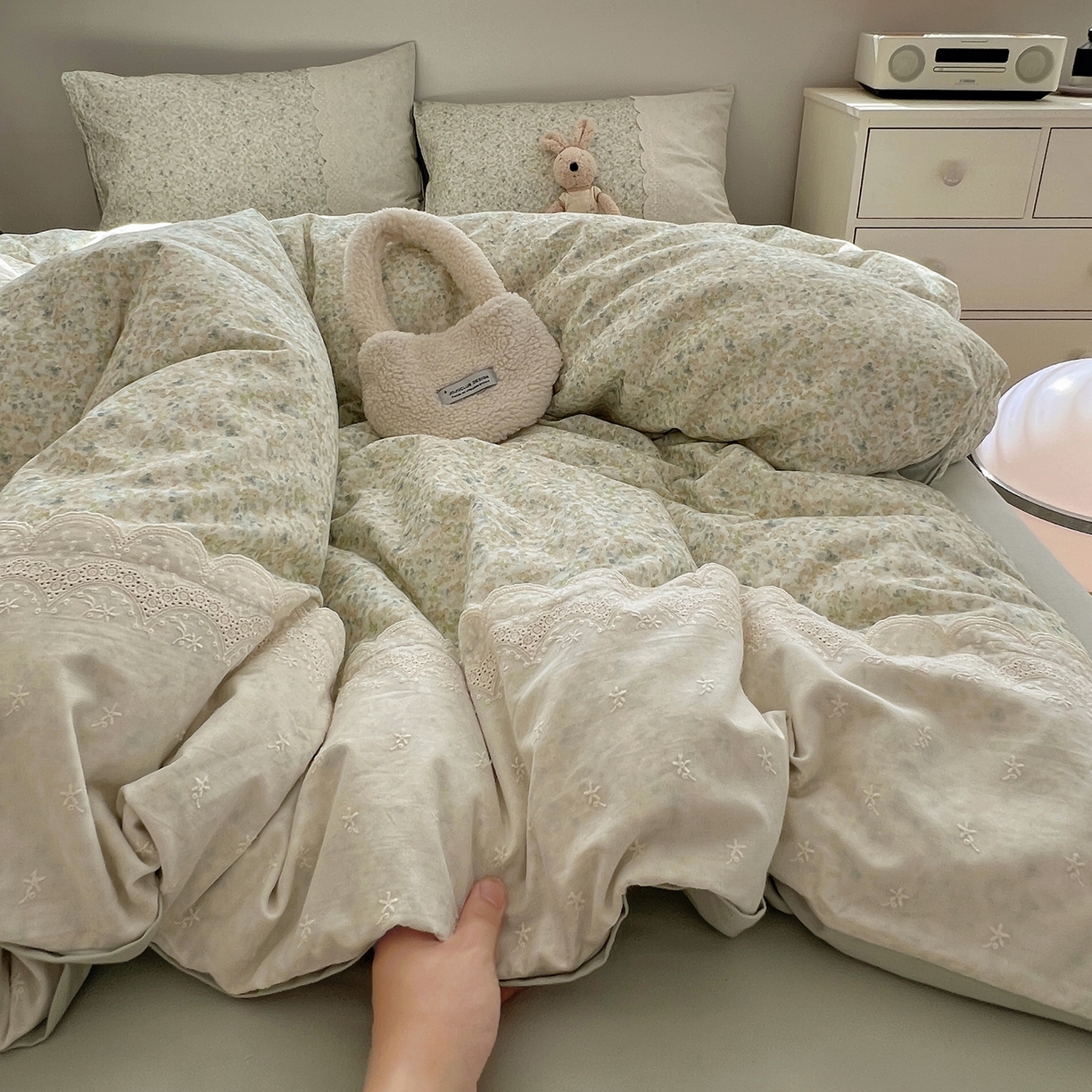 91家纺网 家纺一手货源 找家纺 XIWEN-希文家纺 2025新款全棉淑女花边数码印花磨毛四件套 妃子笑-绿