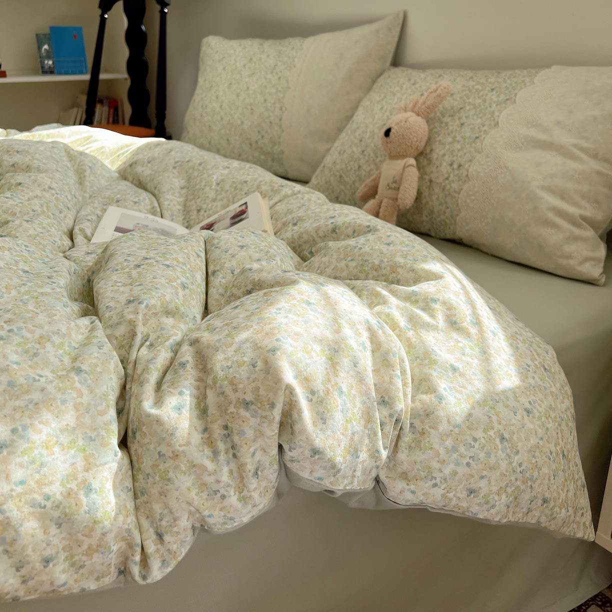 91家纺网 家纺一手货源 找家纺 XIWEN-希文家纺 2025新款全棉淑女花边数码印花磨毛四件套 妃子笑-绿