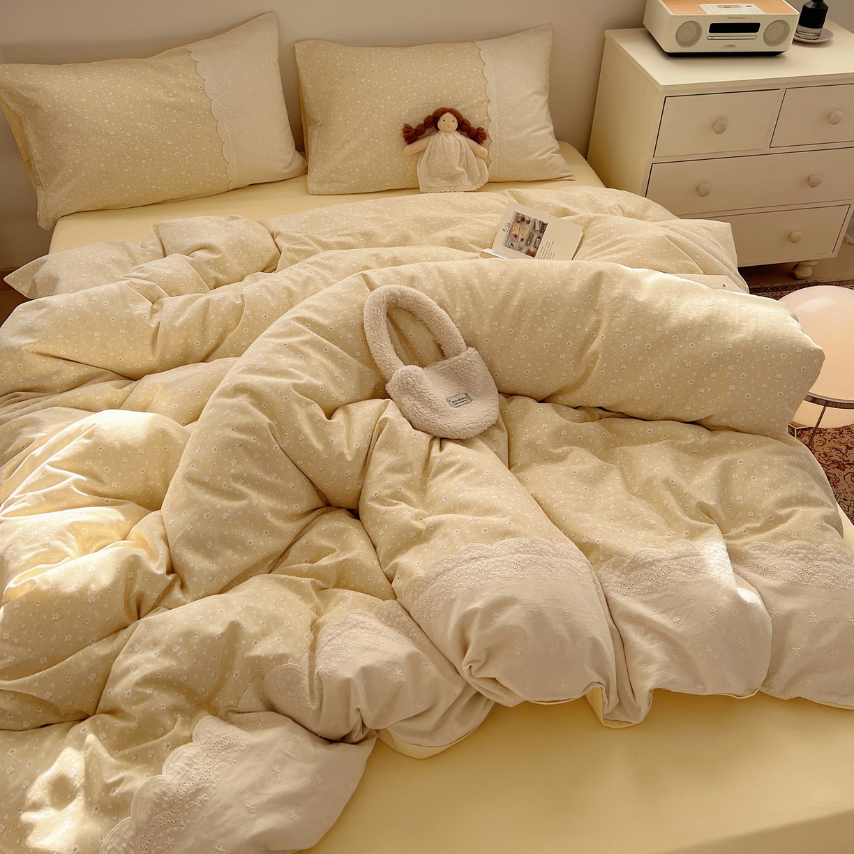 91家纺网 家纺一手货源 找家纺 XIWEN-希文家纺 2025新款全棉淑女花边数码印花磨毛四件套 花朵朵-黄