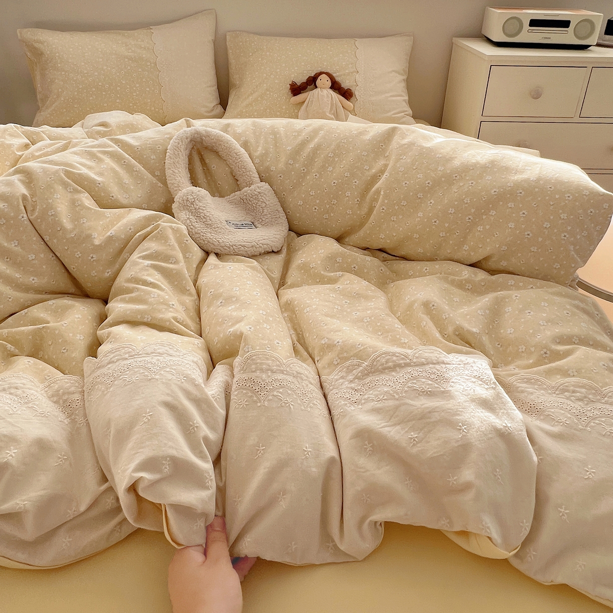 91家纺网 家纺一手货源 找家纺 XIWEN-希文家纺 2025新款全棉淑女花边数码印花磨毛四件套 花朵朵-黄