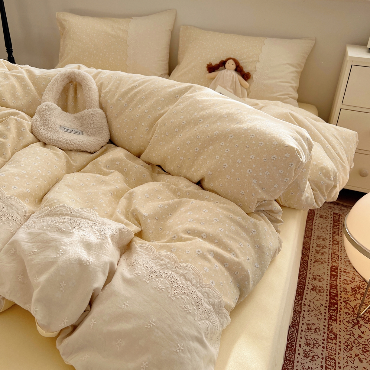 91家纺网 家纺一手货源 找家纺 XIWEN-希文家纺 2025新款全棉淑女花边数码印花磨毛四件套 花朵朵-黄