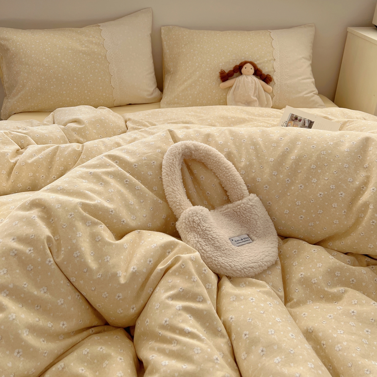 91家纺网 家纺一手货源 找家纺 XIWEN-希文家纺 2025新款全棉淑女花边数码印花磨毛四件套 花朵朵-黄