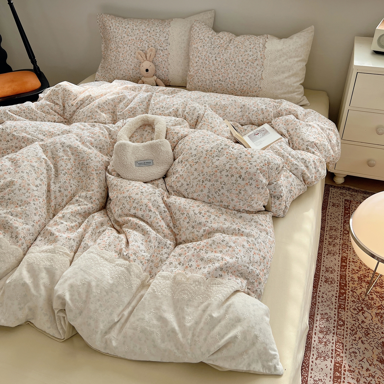 91家纺网 家纺一手货源 找家纺 XIWEN-希文家纺 2025新款全棉淑女花边数码印花磨毛四件套 浪漫人生-米