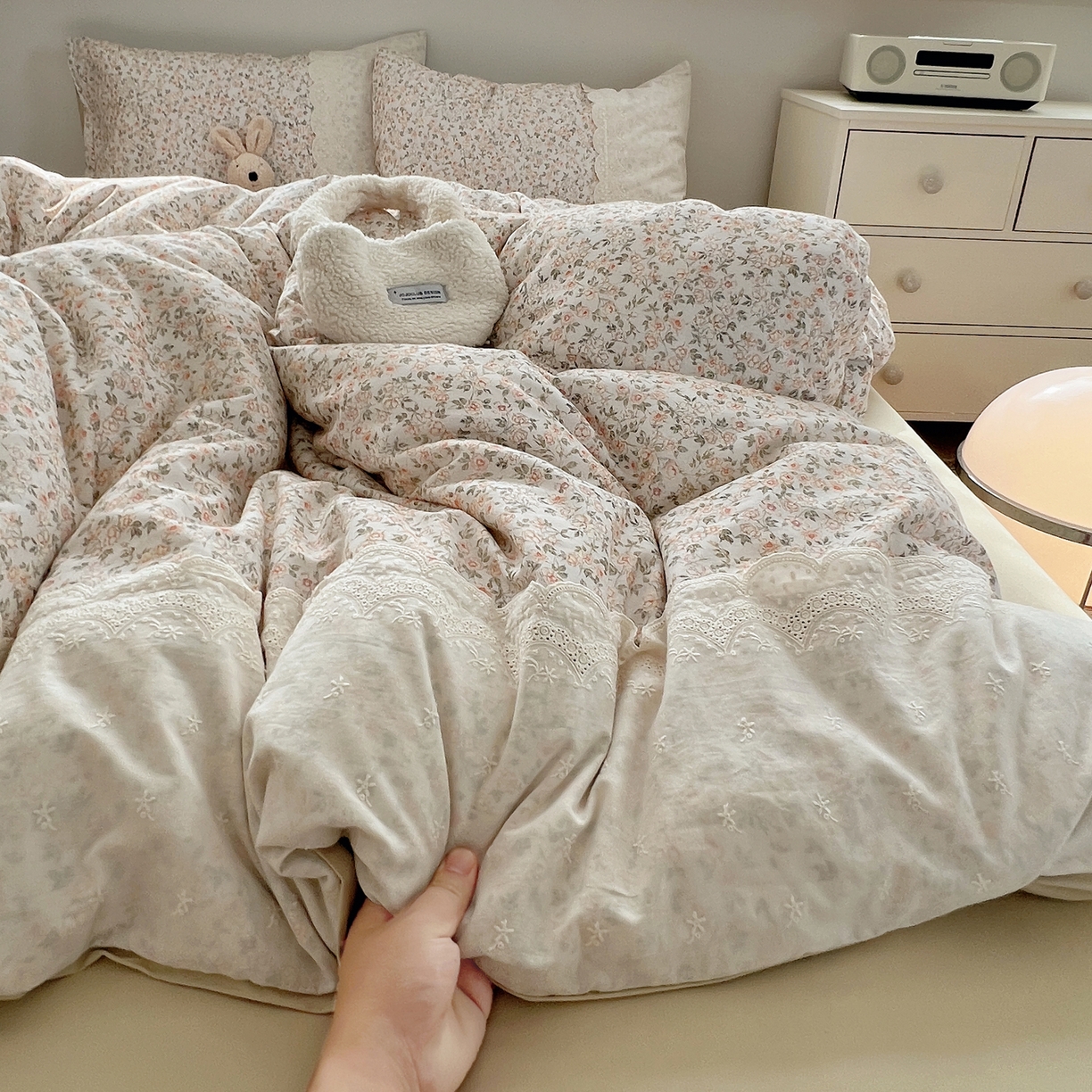 91家纺网 家纺一手货源 找家纺 XIWEN-希文家纺 2025新款全棉淑女花边数码印花磨毛四件套 浪漫人生-米