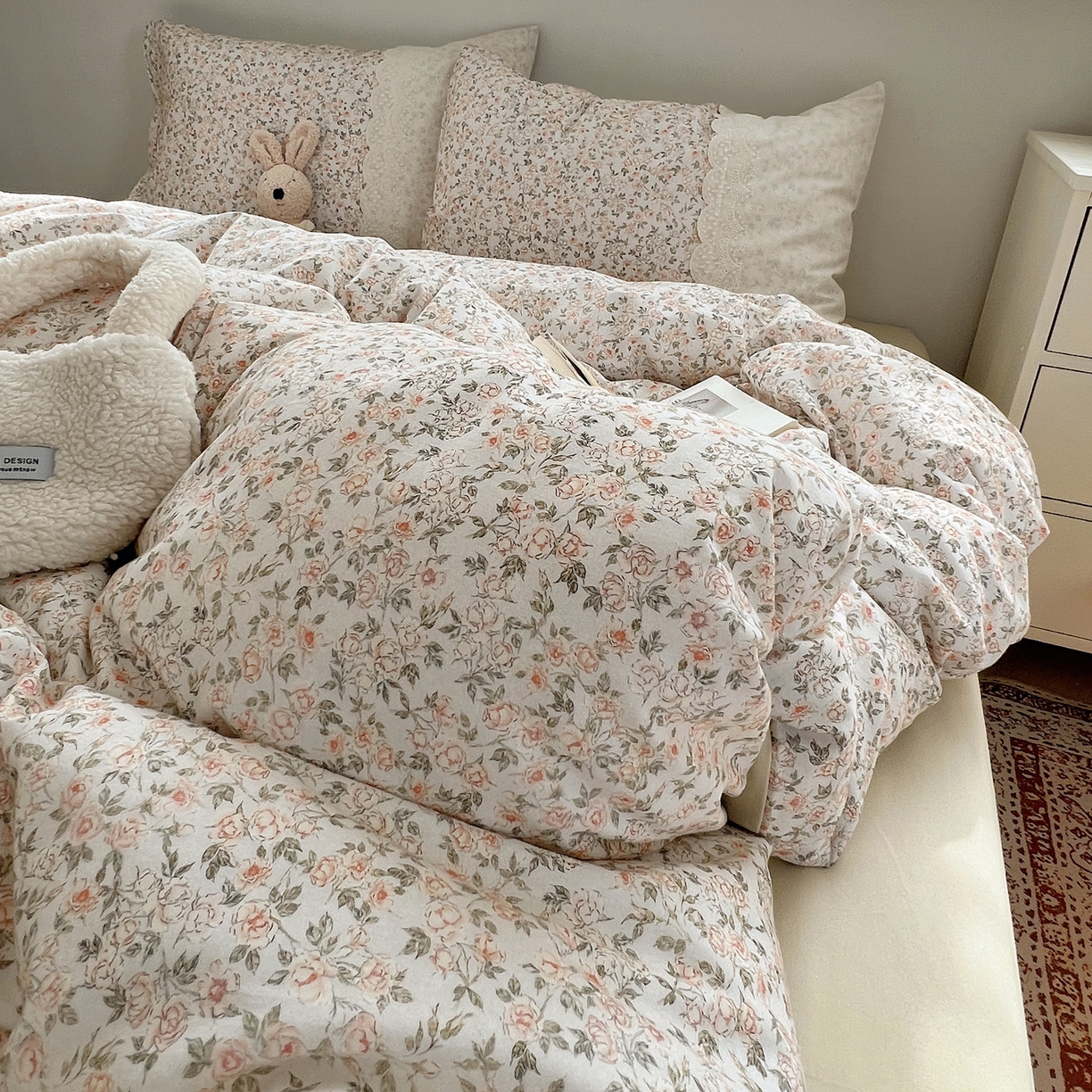 91家纺网 家纺一手货源 找家纺 XIWEN-希文家纺 2025新款全棉淑女花边数码印花磨毛四件套 浪漫人生-米