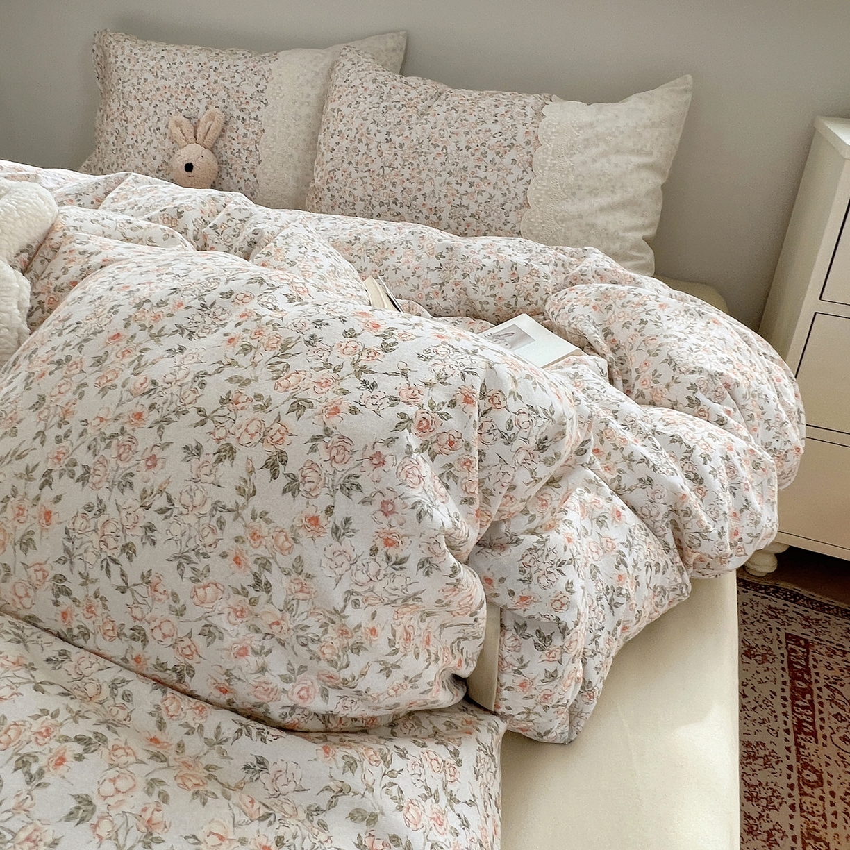 91家纺网 家纺一手货源 找家纺 XIWEN-希文家纺 2025新款全棉淑女花边数码印花磨毛四件套 浪漫人生-米