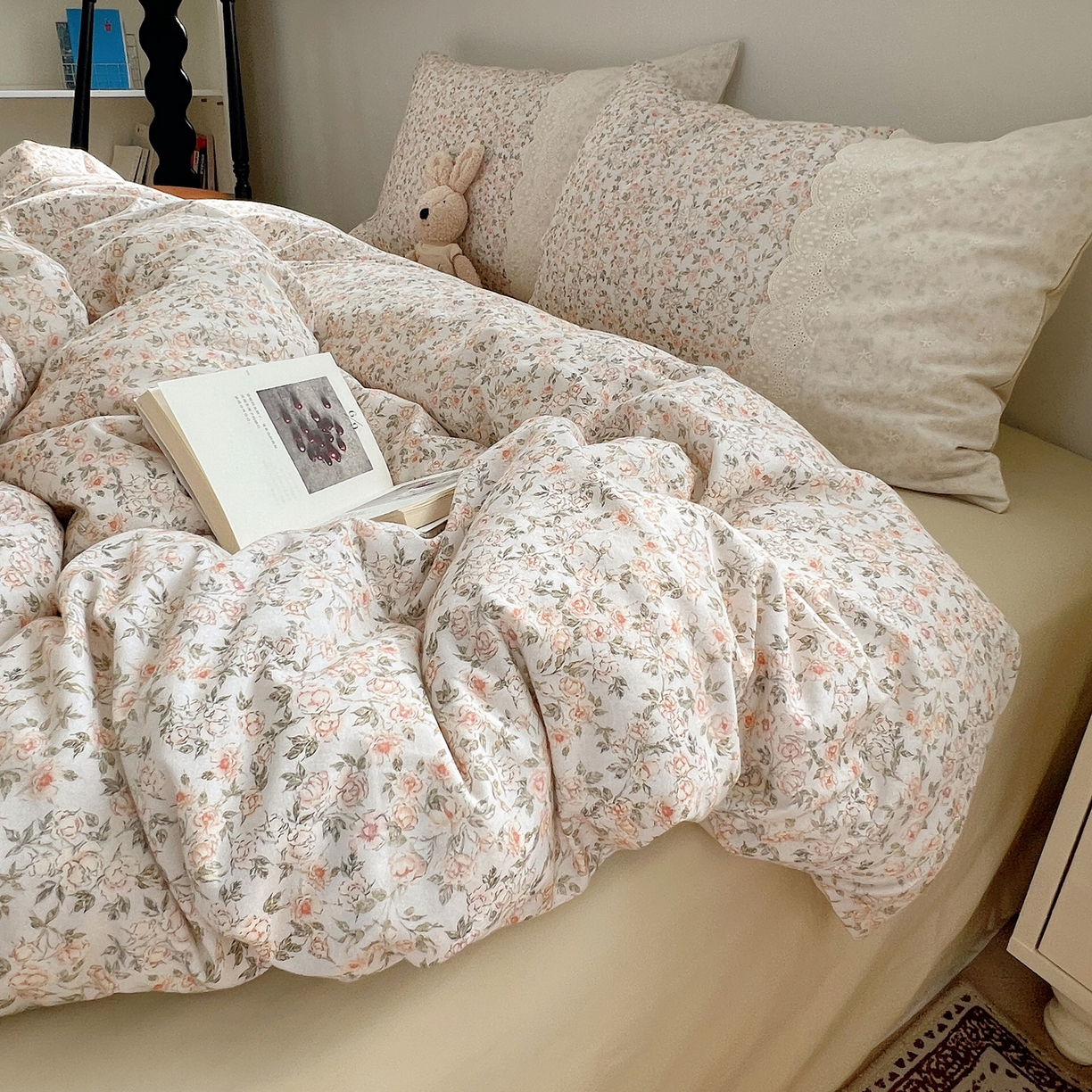 91家纺网 家纺一手货源 找家纺 XIWEN-希文家纺 2025新款全棉淑女花边数码印花磨毛四件套 浪漫人生-米