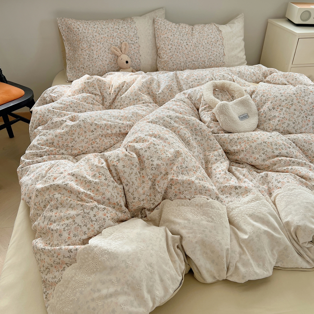 91家纺网 家纺一手货源 找家纺 XIWEN-希文家纺 2025新款全棉淑女花边数码印花磨毛四件套 浪漫人生-米