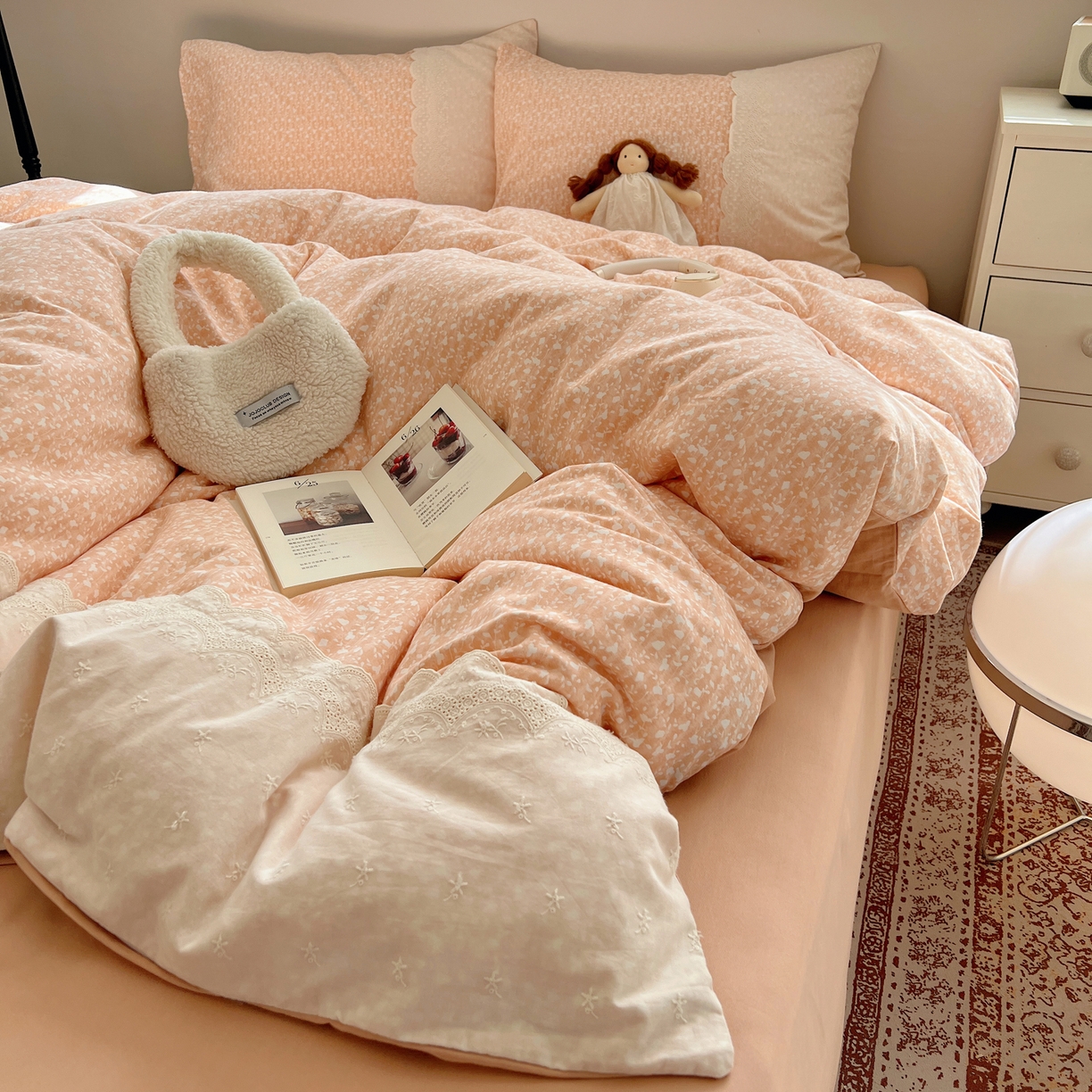 91家纺网 家纺一手货源 找家纺 XIWEN-希文家纺 2025新款全棉淑女花边数码印花磨毛四件套 情意绵绵-桔