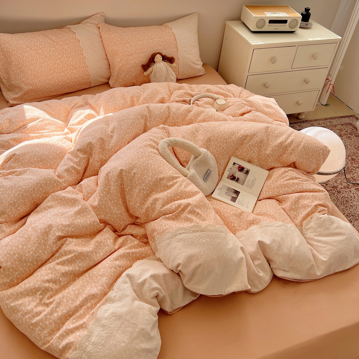 91家纺网 家纺一手货源 找家纺 XIWEN-希文家纺 2025新款全棉淑女花边数码印花磨毛四件套 情意绵绵-桔