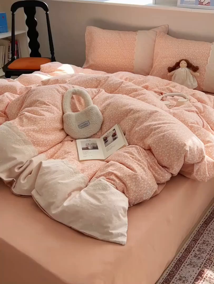 91家纺网 家纺一手货源 找家纺 XIWEN-希文家纺 2025新款全棉淑女花边数码印花磨毛四件套 情意绵绵-桔