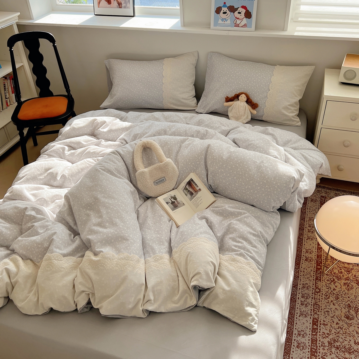 91家纺网 家纺一手货源 找家纺 XIWEN-希文家纺 2025新款全棉淑女花边数码印花磨毛四件套 小确幸-灰