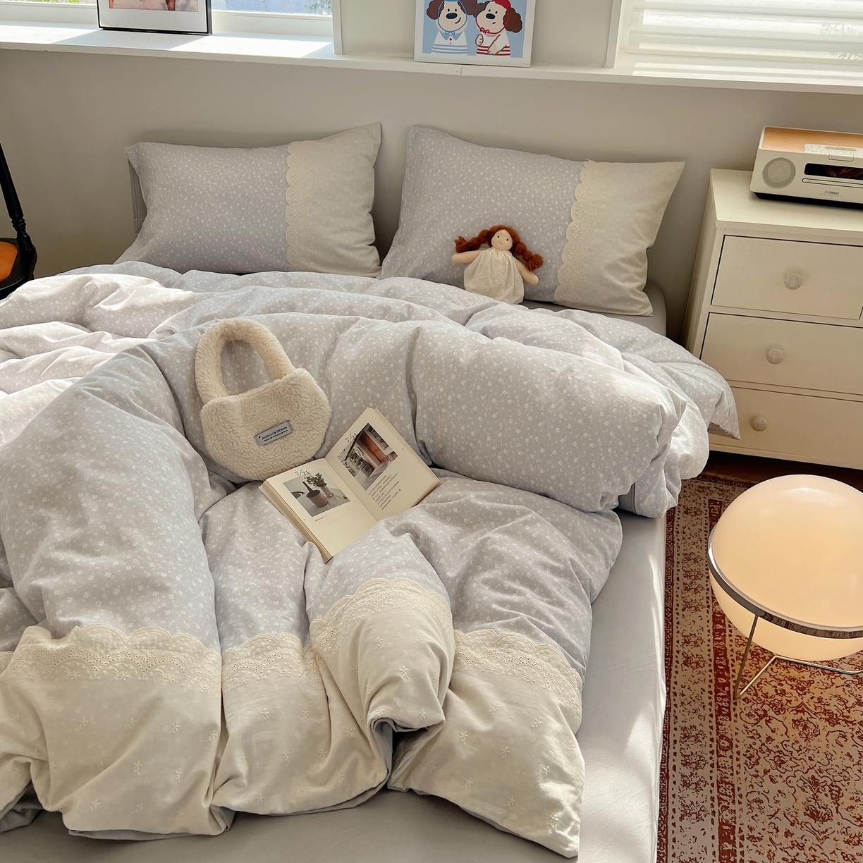 91家纺网 家纺一手货源 找家纺 XIWEN-希文家纺 2025新款全棉淑女花边数码印花磨毛四件套 小确幸-灰