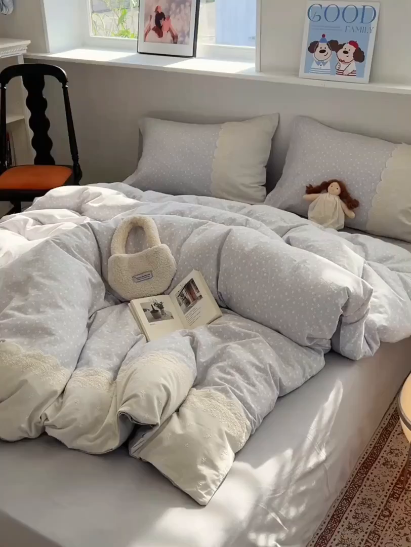 91家纺网 家纺一手货源 找家纺 XIWEN-希文家纺 2025新款全棉淑女花边数码印花磨毛四件套 小确幸-灰