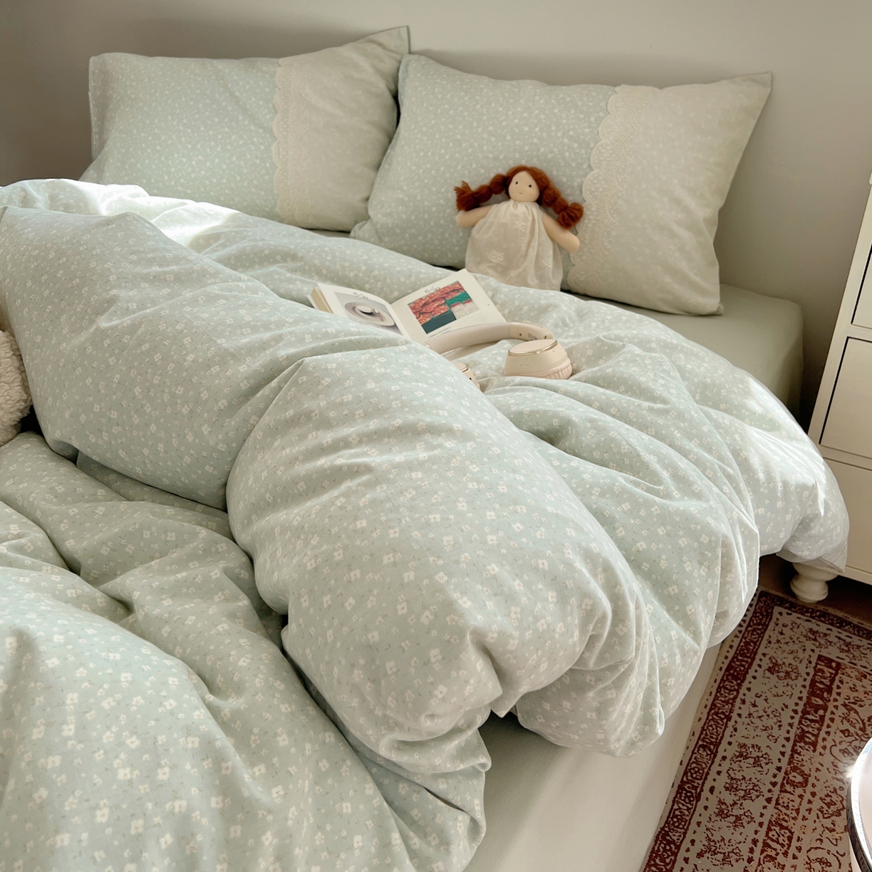 91家纺网 家纺一手货源 找家纺 XIWEN-希文家纺 2025新款全棉淑女花边数码印花磨毛四件套 小确幸-绿