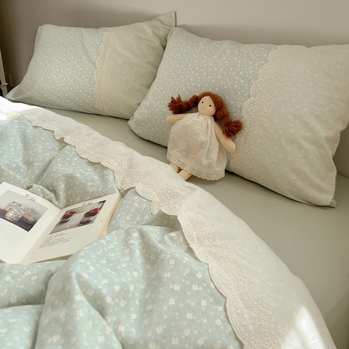 91家纺网 家纺一手货源 找家纺 XIWEN-希文家纺 2025新款全棉淑女花边数码印花磨毛四件套 小确幸-绿