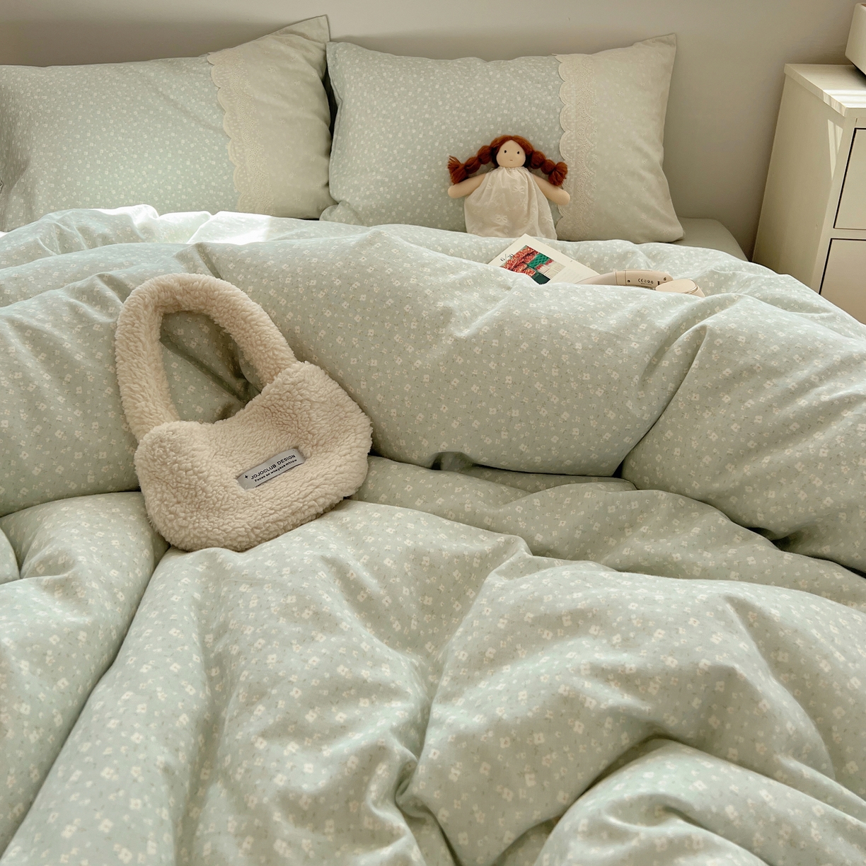 91家纺网 家纺一手货源 找家纺 XIWEN-希文家纺 2025新款全棉淑女花边数码印花磨毛四件套 小确幸-绿