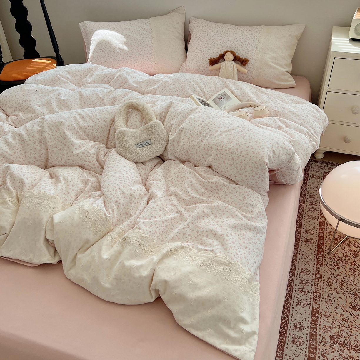 91家纺网 家纺一手货源 找家纺 XIWEN-希文家纺 2025新款全棉淑女花边数码印花磨毛四件套 小确幸-米粉