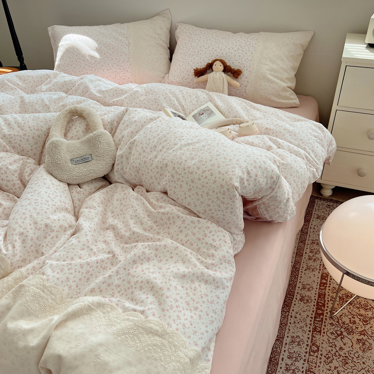 91家纺网 家纺一手货源 找家纺 XIWEN-希文家纺 2025新款全棉淑女花边数码印花磨毛四件套 小确幸-米粉