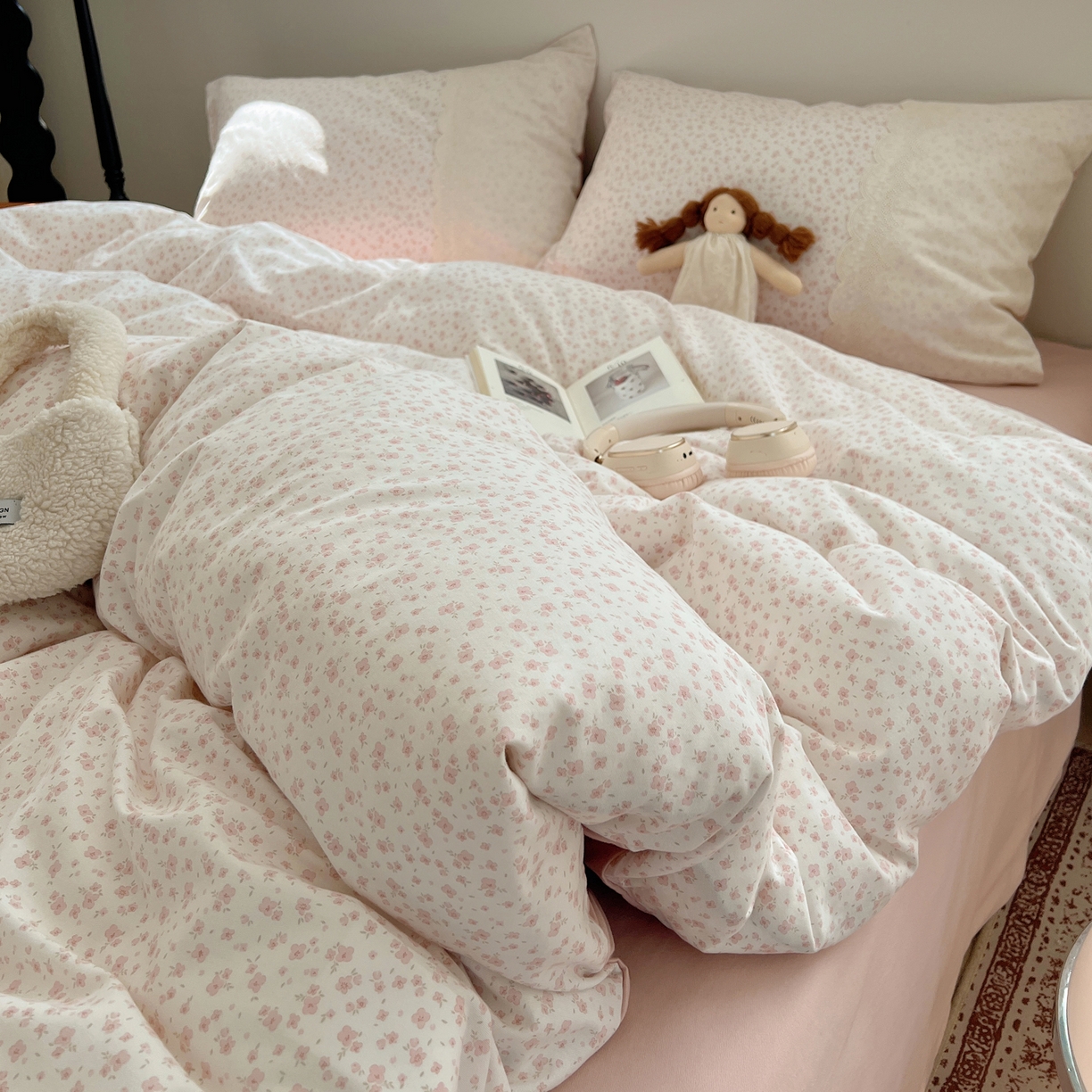 91家纺网 家纺一手货源 找家纺 XIWEN-希文家纺 2025新款全棉淑女花边数码印花磨毛四件套 小确幸-米粉