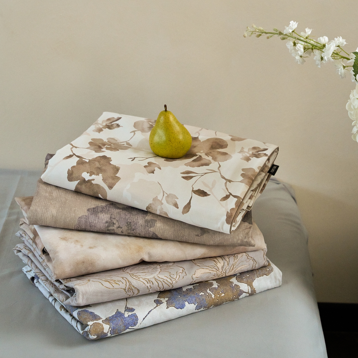 91家纺网 家纺一手货源 找家纺 （总）FORTWO家纺原创设计（FOR TWO家纺） 2025新款50全棉纯棉数码磨毛印花四件套-场景一