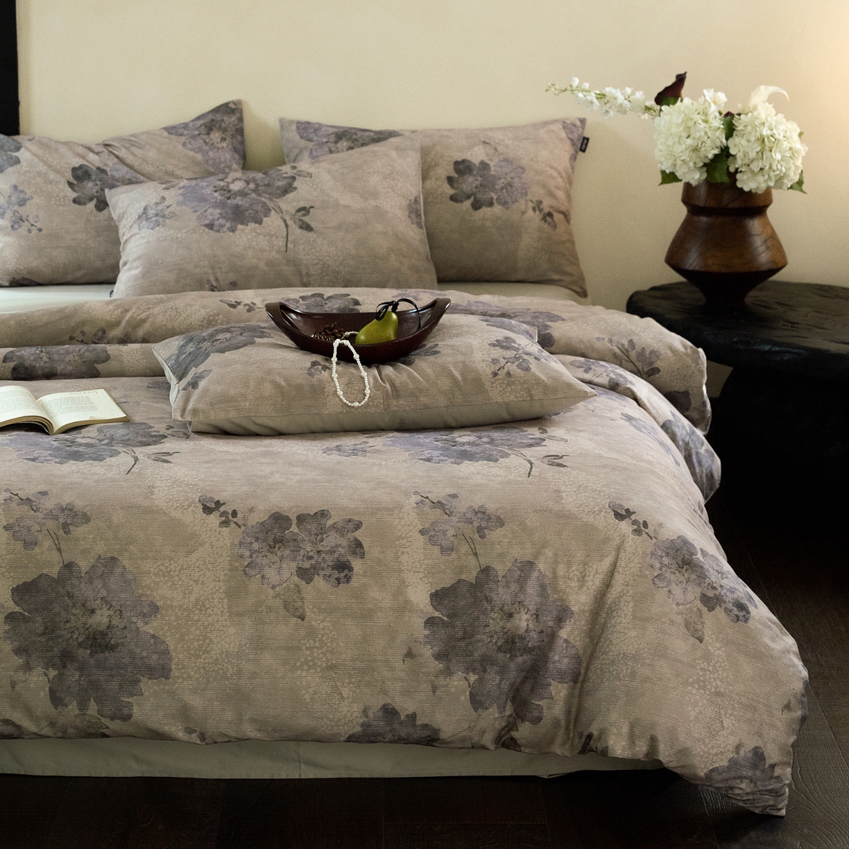 91家纺网 家纺一手货源 找家纺 FORTWO家纺原创设计（FOR TWO家纺） 2025新款50全棉纯棉数码磨毛印花四件套-场景一 水墨花