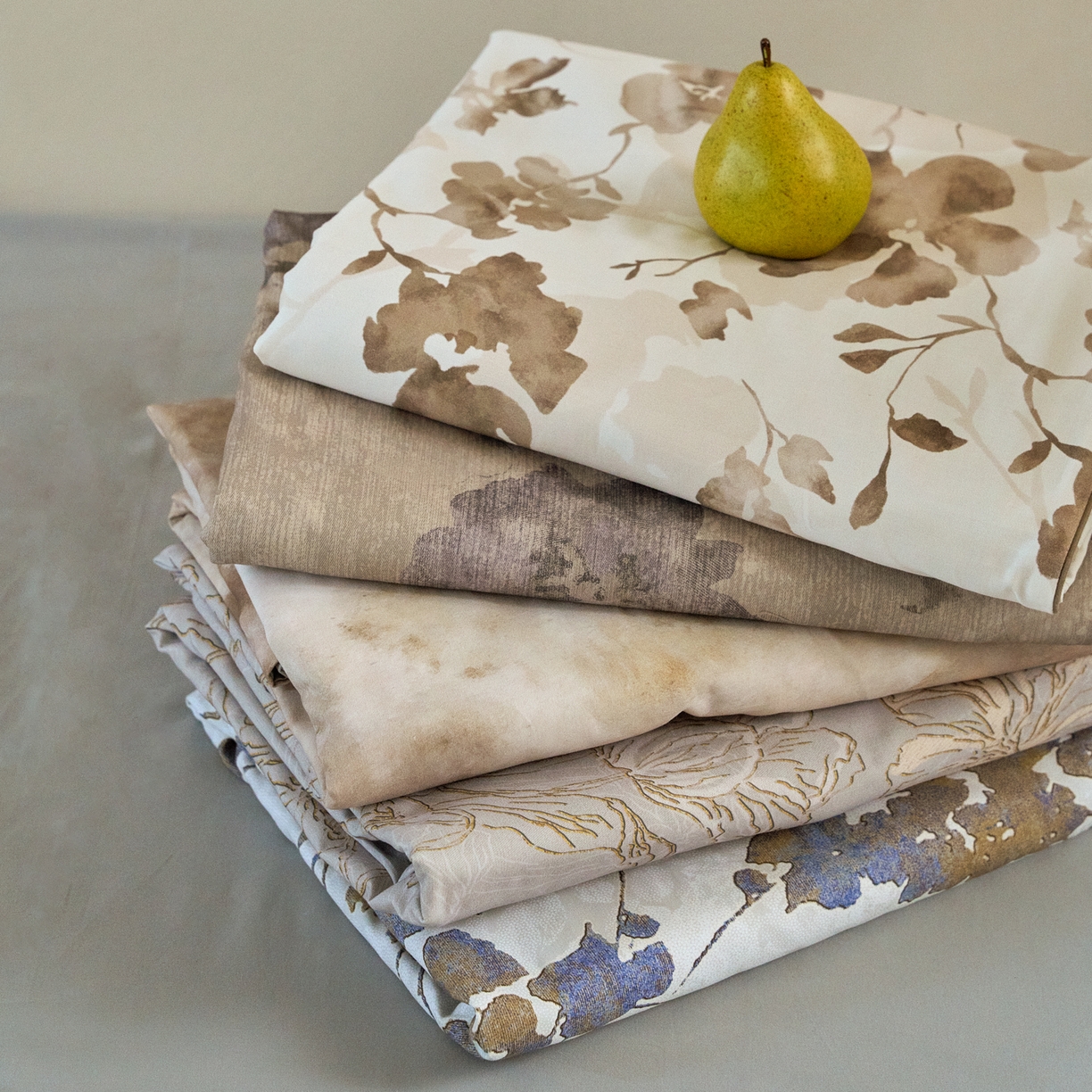 91家纺网 家纺一手货源 找家纺 FORTWO家纺原创设计（FOR TWO家纺） 2025新款50全棉纯棉数码磨毛印花四件套-场景一 组合图仅做展示不可下单