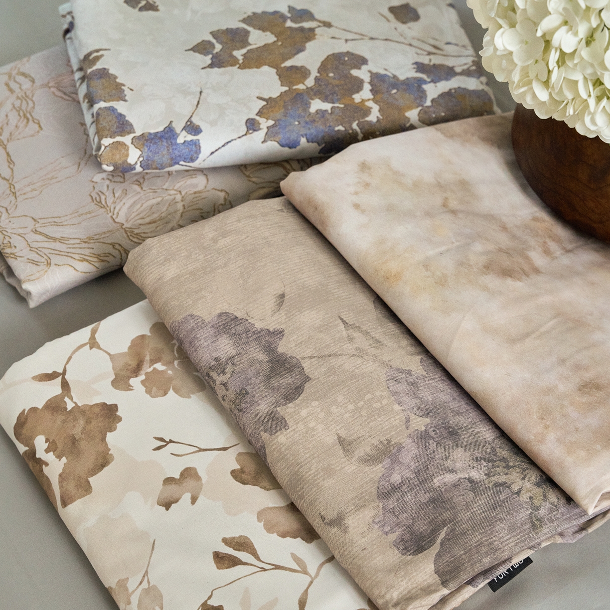 91家纺网 家纺一手货源 找家纺 FORTWO家纺原创设计（FOR TWO家纺） 2025新款50全棉纯棉数码磨毛印花四件套-场景一 组合图仅做展示不可下单