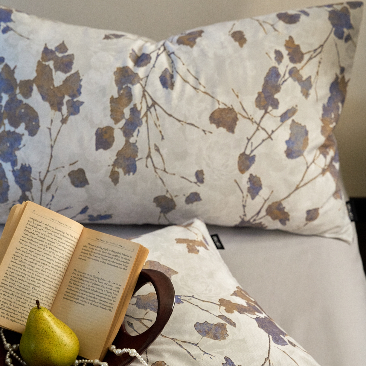 91家纺网 家纺一手货源 找家纺 FORTWO家纺原创设计（FOR TWO家纺） 2025新款50全棉纯棉数码磨毛印花四件套-场景一 枫林晚