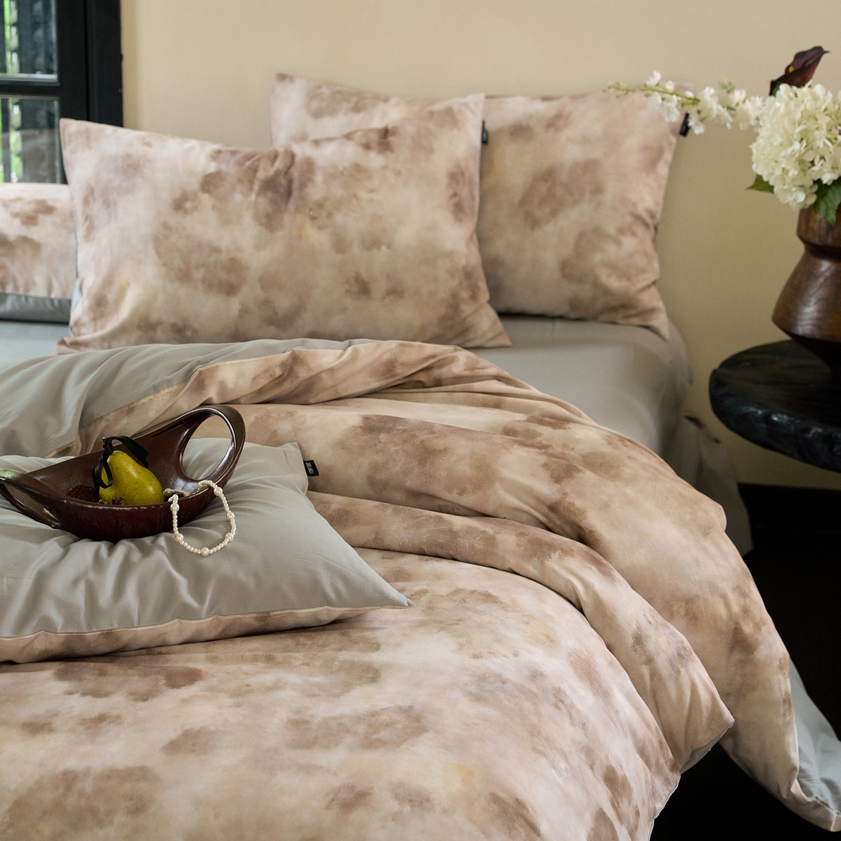 91家纺网 家纺一手货源 找家纺 FORTWO家纺原创设计（FOR TWO家纺） 2025新款50全棉纯棉数码磨毛印花四件套-场景一 琥珀