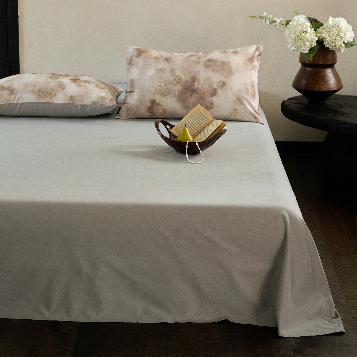 91家纺网 家纺一手货源 找家纺 FORTWO家纺原创设计（FOR TWO家纺） 2025新款50全棉纯棉数码磨毛印花四件套-场景一 琥珀