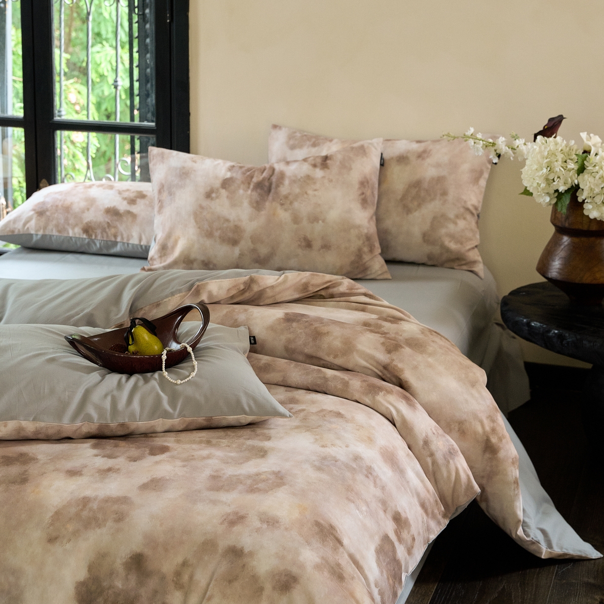 91家纺网 家纺一手货源 找家纺 FORTWO家纺原创设计（FOR TWO家纺） 2025新款50全棉纯棉数码磨毛印花四件套-场景一 琥珀