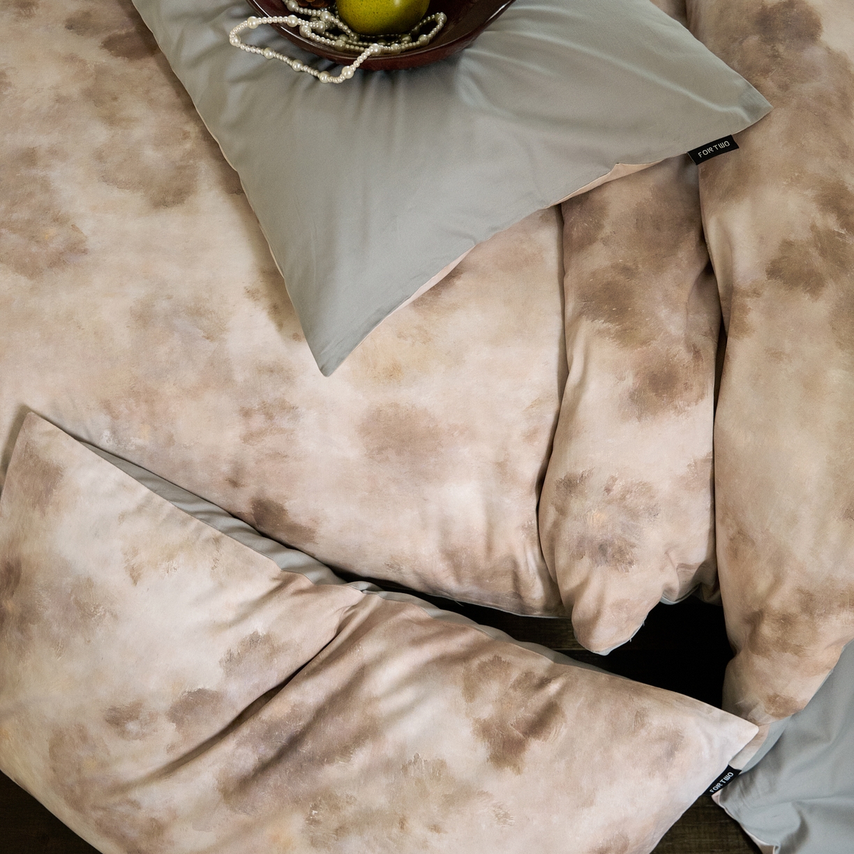 91家纺网 家纺一手货源 找家纺 FORTWO家纺原创设计（FOR TWO家纺） 2025新款50全棉纯棉数码磨毛印花四件套-场景一 琥珀