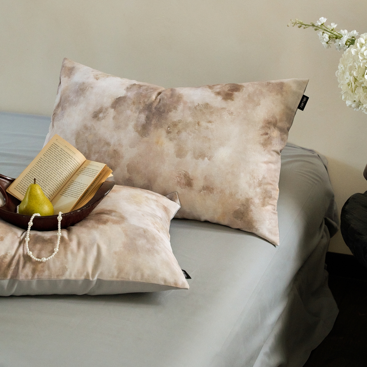 91家纺网 家纺一手货源 找家纺 FORTWO家纺原创设计（FOR TWO家纺） 2025新款50全棉纯棉数码磨毛印花四件套-场景一 琥珀