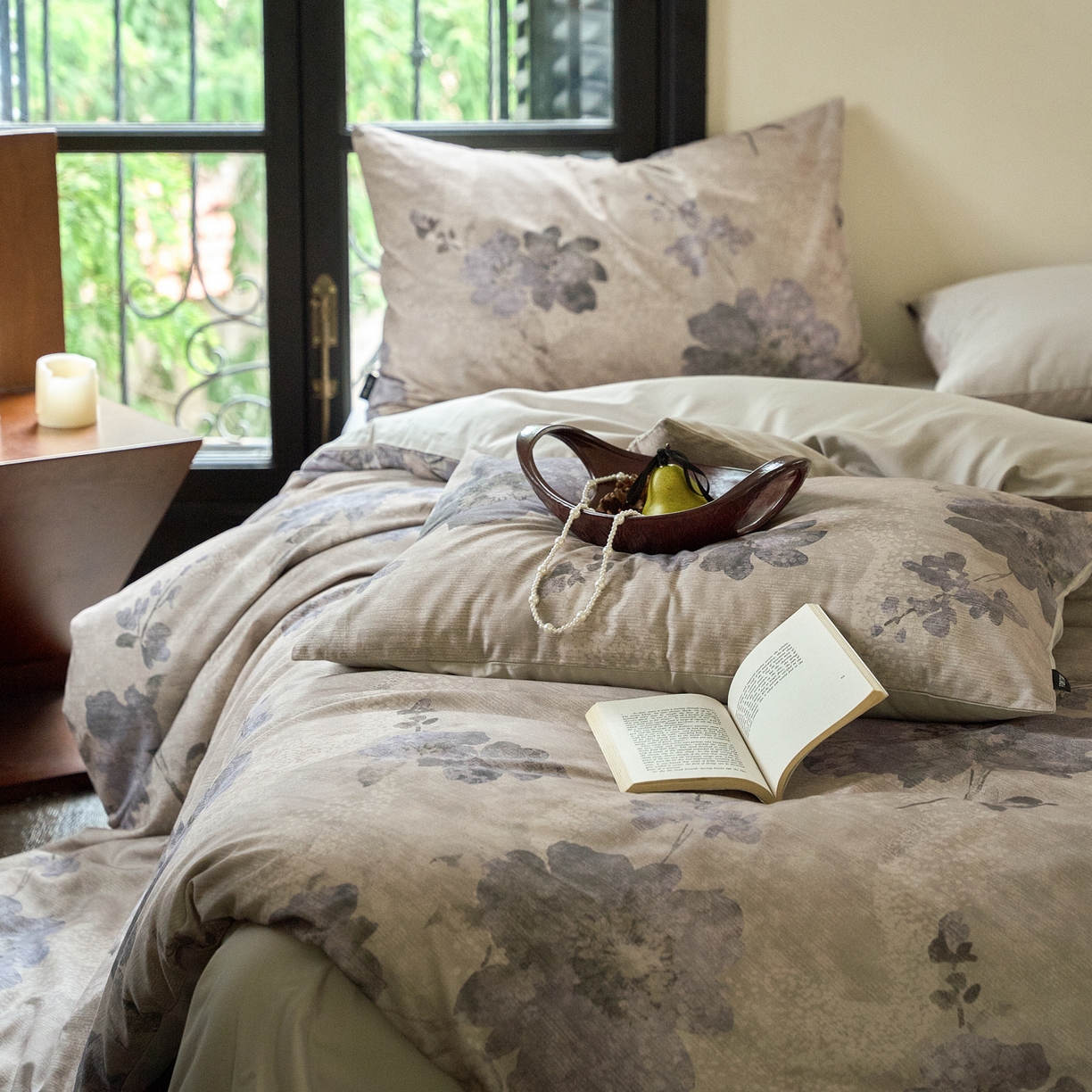 91家纺网 家纺一手货源 找家纺 FORTWO家纺原创设计（FOR TWO家纺） 2025新款50全棉纯棉数码磨毛印花四件套-场景一 水墨花