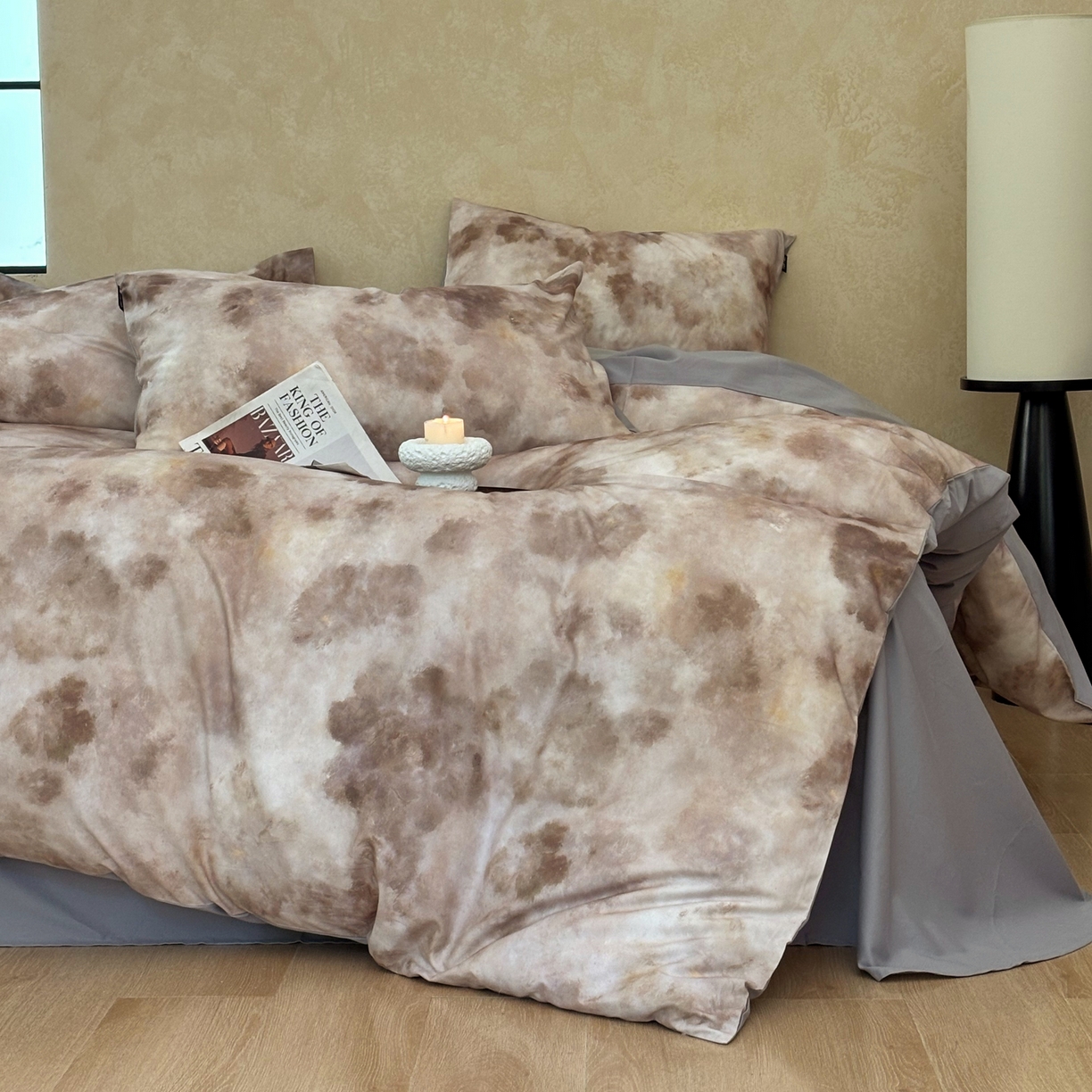 91家纺网 家纺一手货源 找家纺 FORTWO家纺原创设计（FOR TWO家纺） 2025新款50全棉纯棉数码磨毛印花四件套-场景二 琥珀