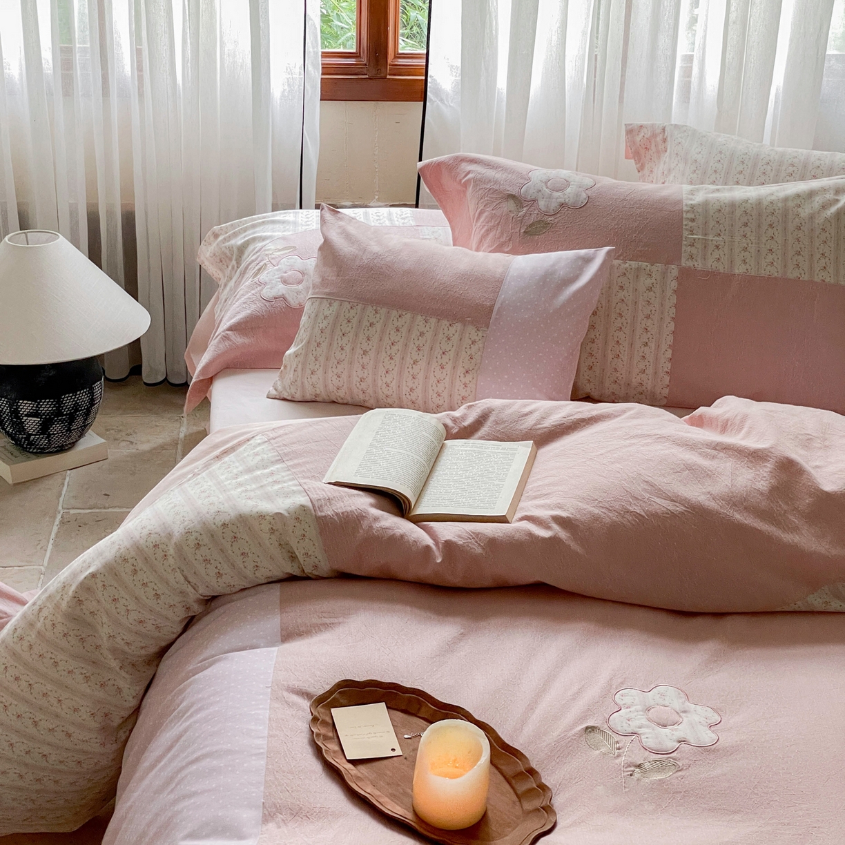 91家纺网 家纺一手货源 找家纺 FORTWO家纺原创设计（FOR TWO家纺） 2025新款全棉纯棉百家布水洗棉印花绣花拼接款四件套 花满集