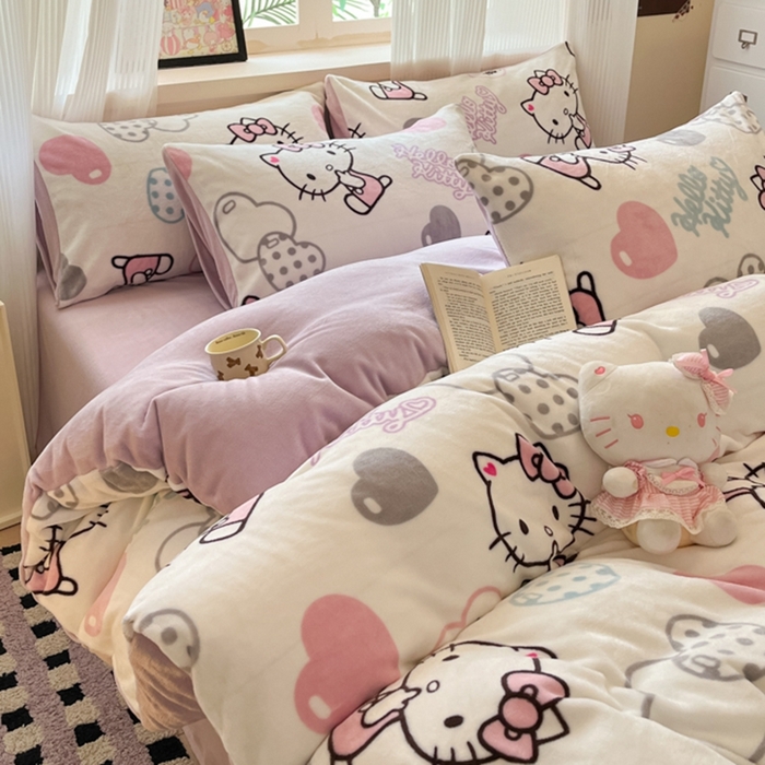 91家纺网 家纺一手货源 找家纺 三朵家纺 2025新款三丽鸥印花牛奶绒四件套 爱心凯蒂