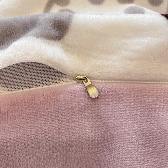 91家纺网 家纺一手货源 找家纺 三朵家纺 2025新款三丽鸥印花牛奶绒四件套 爱心凯蒂