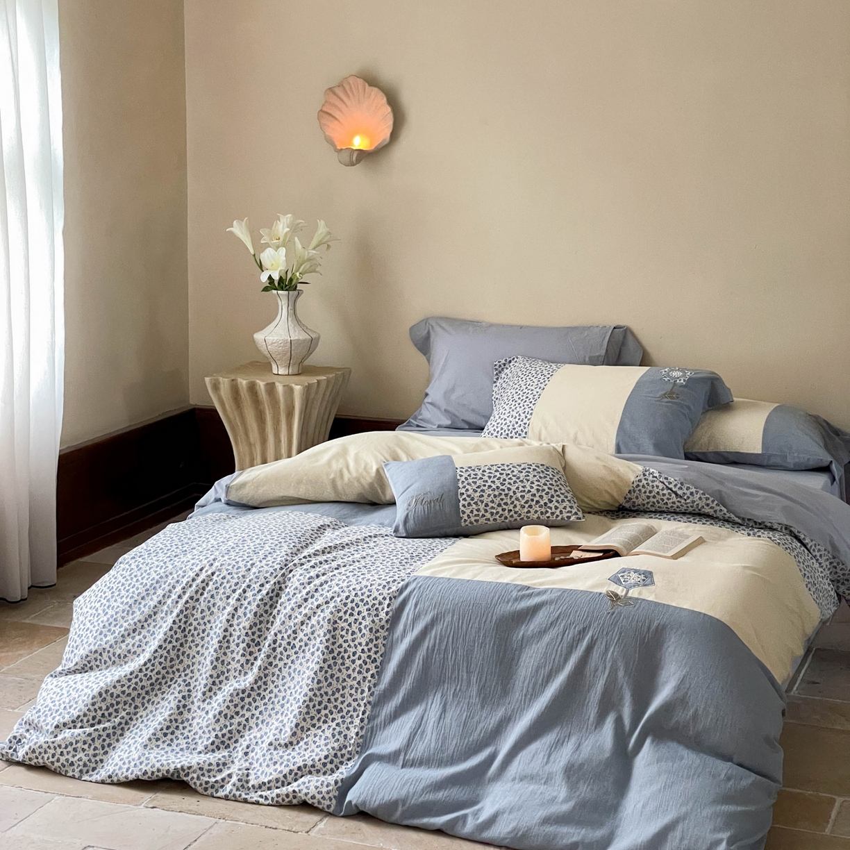 91家纺网 家纺一手货源 找家纺 FORTWO家纺原创设计（FOR TWO家纺） 2025新款全棉纯棉百家布水洗棉印花绣花拼接款四件套 蓝茉莉