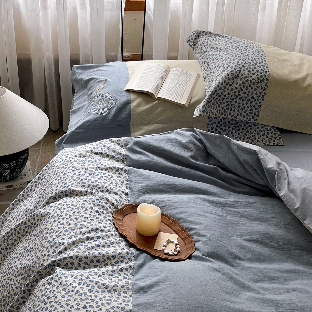 91家纺网 家纺一手货源 找家纺 FORTWO家纺原创设计（FOR TWO家纺） 2025新款全棉纯棉百家布水洗棉印花绣花拼接款四件套 蓝茉莉