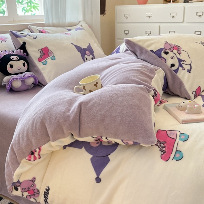 91家纺网 家纺一手货源 找家纺 三朵家纺 2025新款三丽鸥印花牛奶绒四件套 街舞库洛米