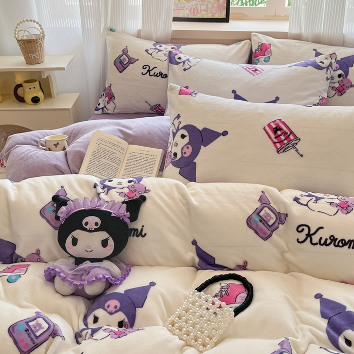 91家纺网 家纺一手货源 找家纺 三朵家纺 2025新款三丽鸥印花牛奶绒四件套 街舞库洛米