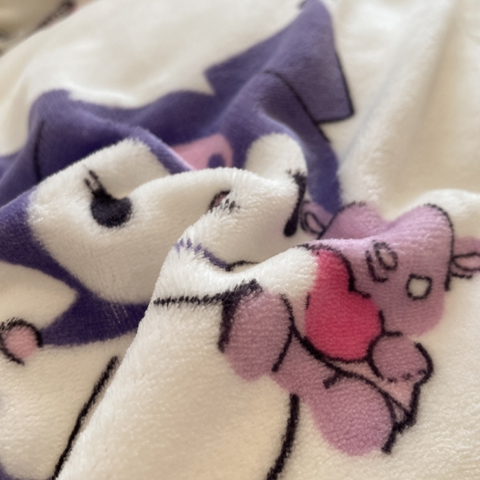 91家纺网 家纺一手货源 找家纺 三朵家纺 2025新款三丽鸥印花牛奶绒四件套 街舞库洛米