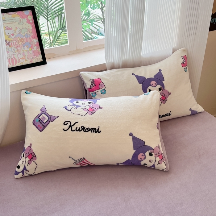 91家纺网 家纺一手货源 找家纺 三朵家纺 2025新款三丽鸥印花牛奶绒四件套 街舞库洛米