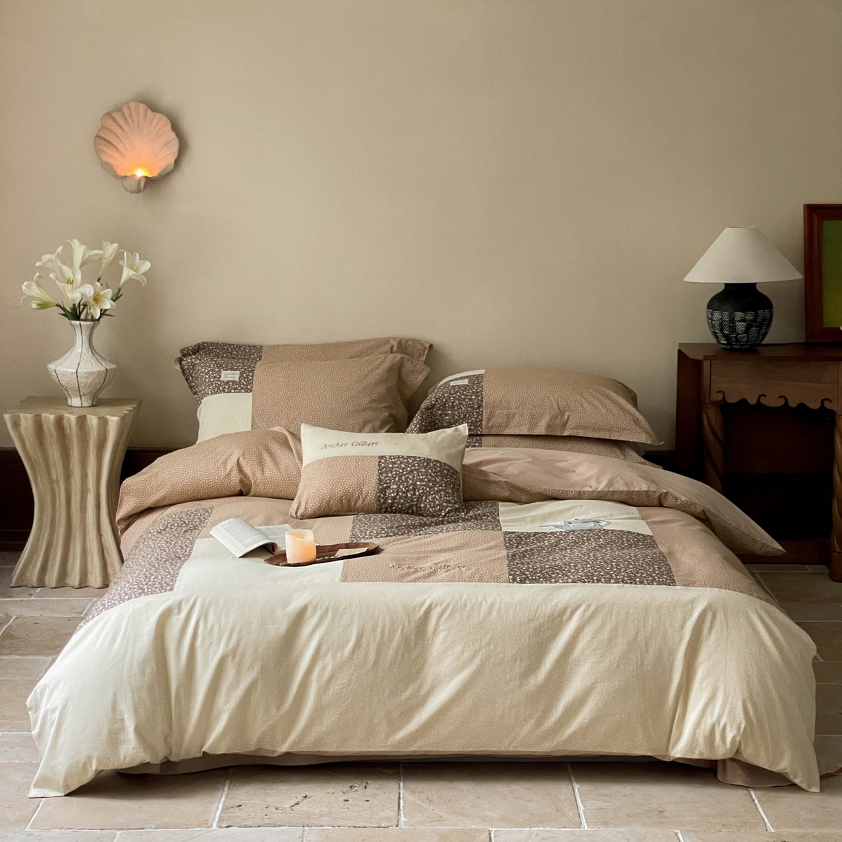 91家纺网 家纺一手货源 找家纺 FORTWO家纺原创设计（FOR TWO家纺） 2025新款全棉纯棉百家布水洗棉印花绣花拼接款四件套 美拉德咖