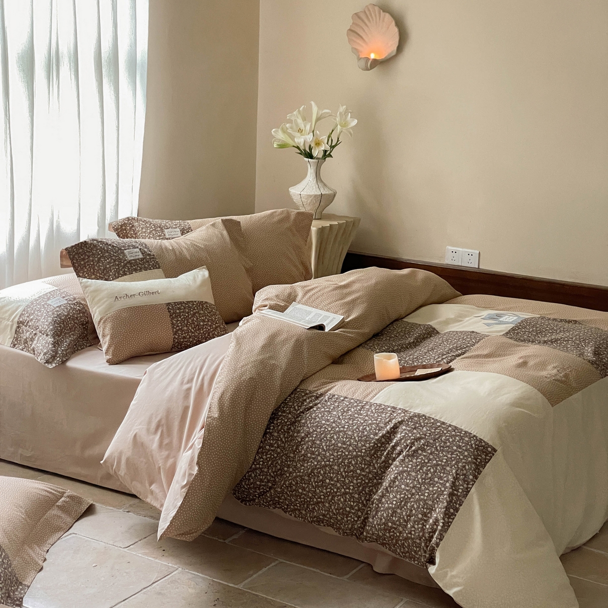 91家纺网 家纺一手货源 找家纺 FORTWO家纺原创设计（FOR TWO家纺） 2025新款全棉纯棉百家布水洗棉印花绣花拼接款四件套 美拉德咖